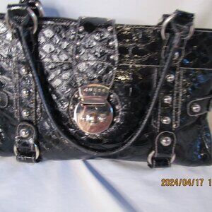 Preowned Guess Y2K Black alligator texture purse.